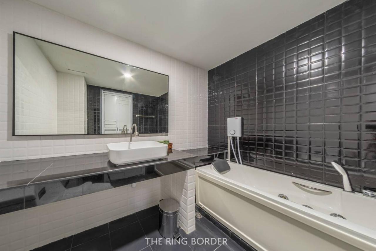 The Ring Border Hotel Ban Khlong Phruan Exterior photo