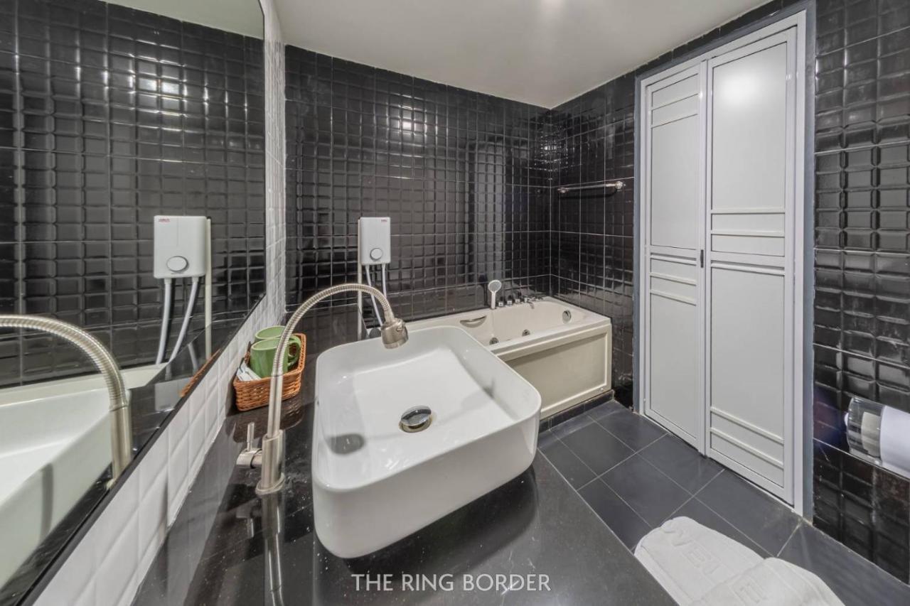 The Ring Border Hotel Ban Khlong Phruan Exterior photo
